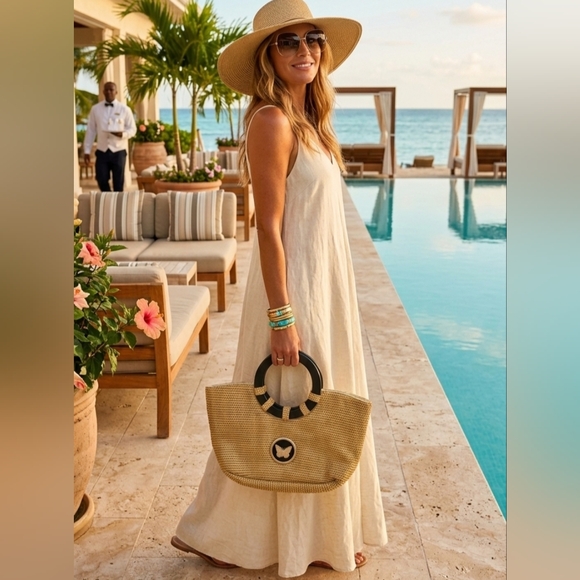 Bracciano Handbags - Braciano Woven Straw Beach Bag Double Wood Handles Fabric Lined Snap Closure